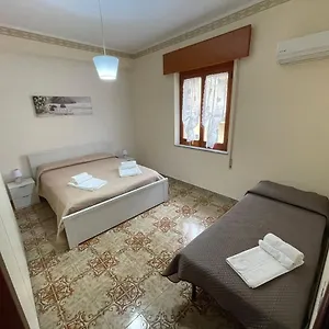 Angela & Luigi House , Campofelice Di Roccella Italia